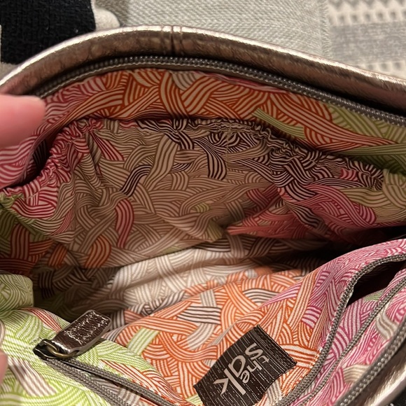 The Sak Silver Metallic Crossbody Bag Adjustable Strap Inside Outside Pockets - Picture 6 of 10